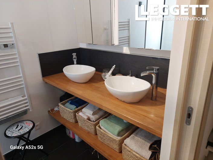 Image No.10-3 Bed House for sale