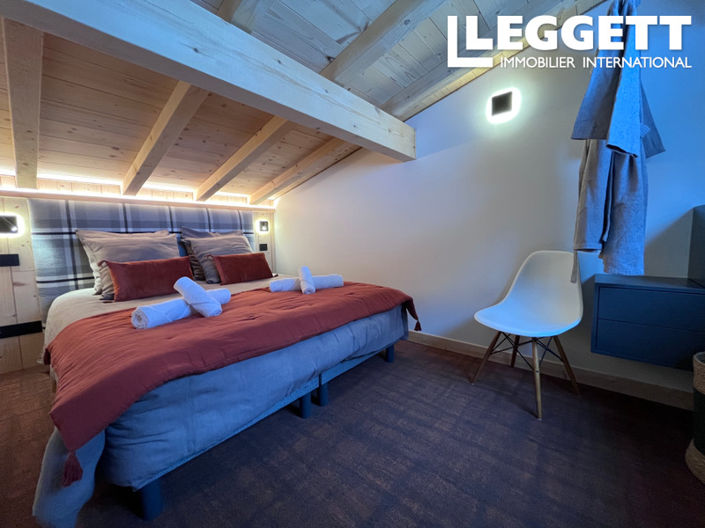 Image No.9-5 Bed House for sale