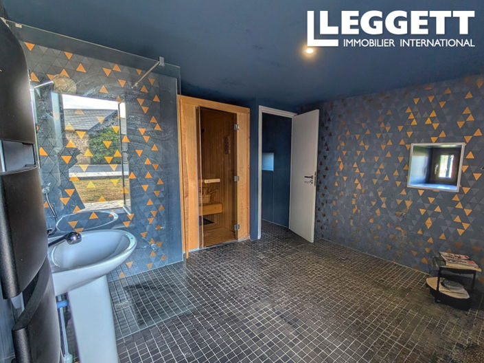 Image No.7-6 Bed House for sale
