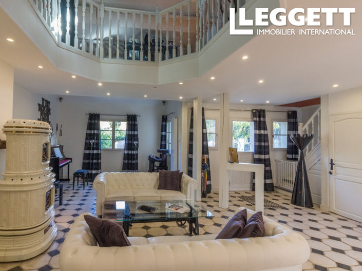 Image No.2-5 Bed House for sale