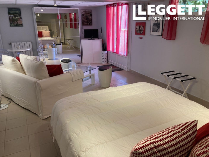 Image No.8-5 Bed House for sale