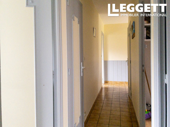 Image No.8-3 Bed House for sale