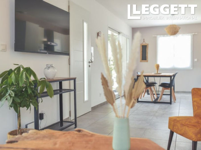 Image No.6-2 Bed House for sale