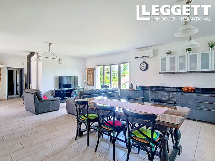 Image No.2-4 Bed House for sale