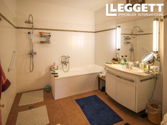 Image No.10-6 Bed House for sale