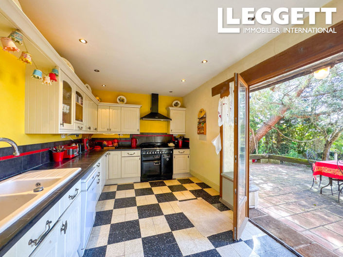 Image No.5-6 Bed House for sale