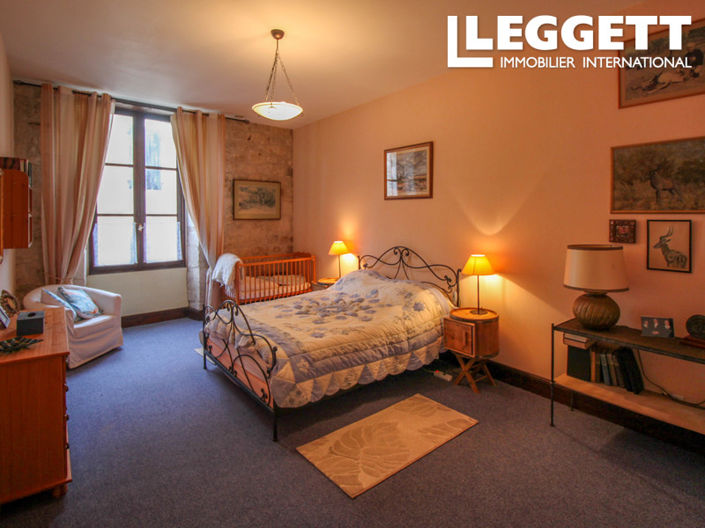 Image No.9-6 Bed House for sale