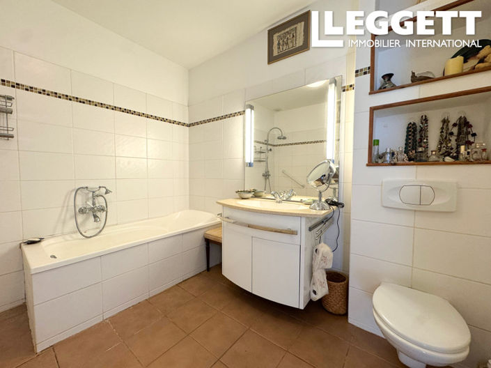 Image No.9-6 Bed House for sale