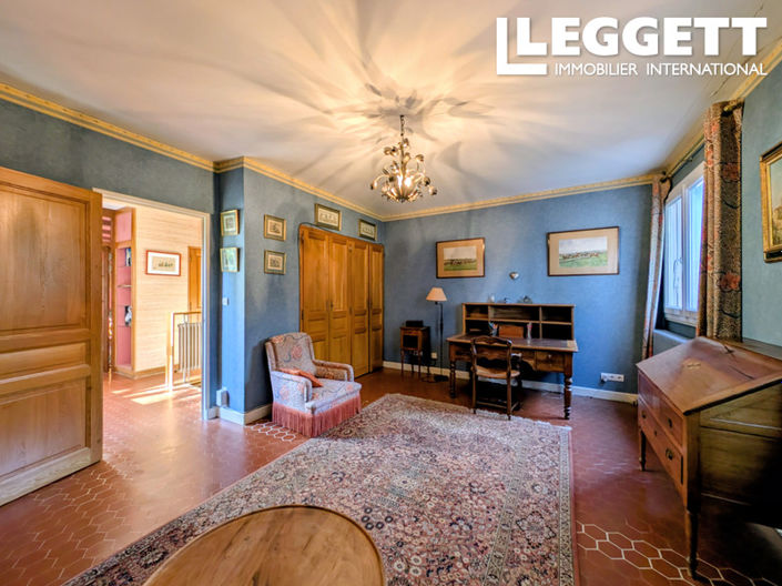 Image No.6-5 Bed House for sale