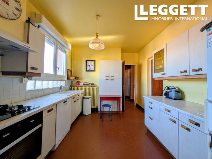 Image No.8-5 Bed House for sale