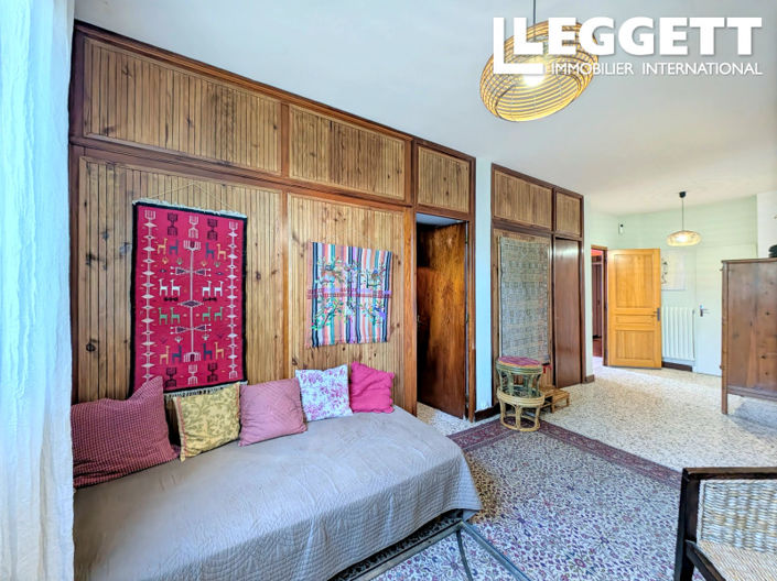 Image No.9-5 Bed House for sale