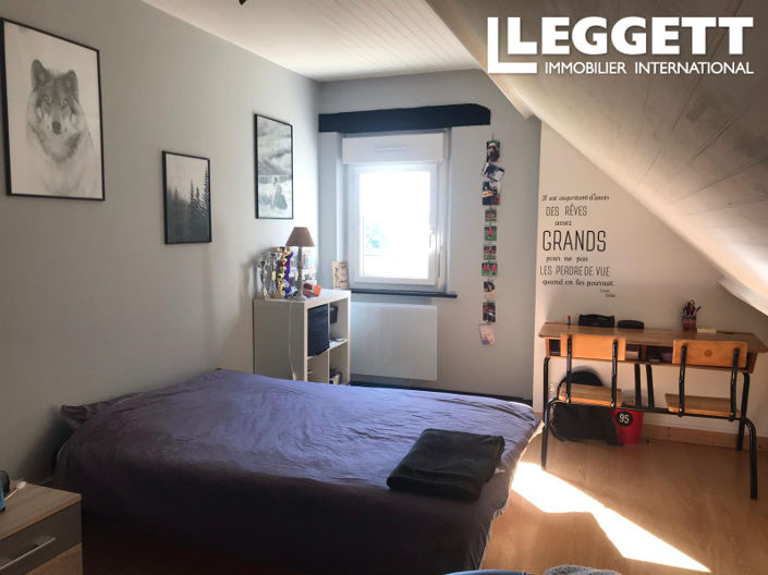 Image No.8-5 Bed House for sale