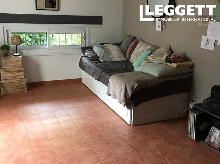 Image No.9-5 Bed House for sale