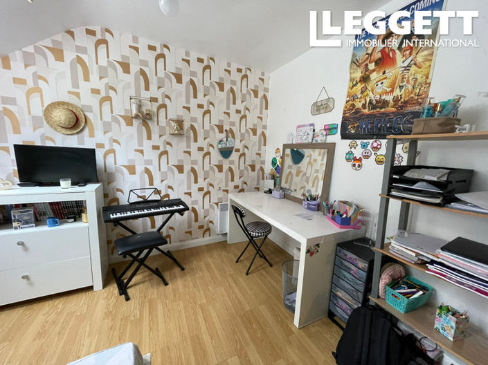 Image No.8-4 Bed House for sale