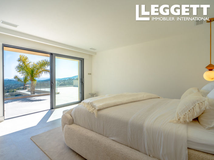 Image No.6-5 Bed House for sale