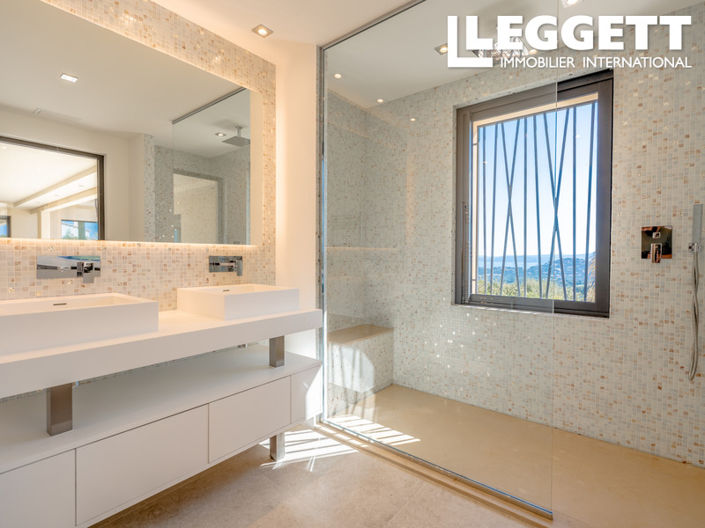 Image No.7-5 Bed House for sale