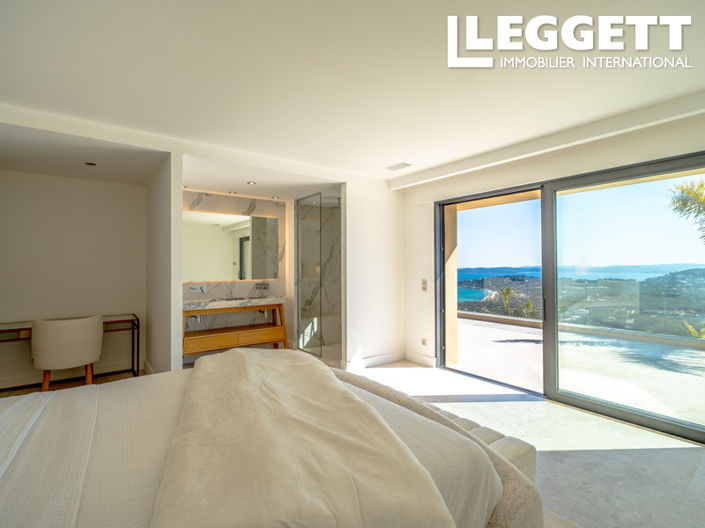 Image No.8-5 Bed House for sale