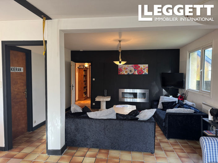 Image No.2-4 Bed House for sale