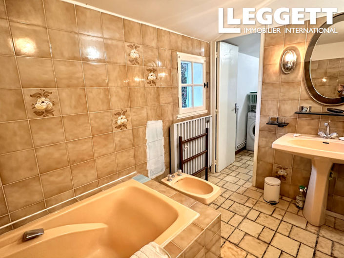 Image No.10-3 Bed House for sale