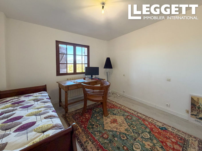 Image No.10-4 Bed House for sale