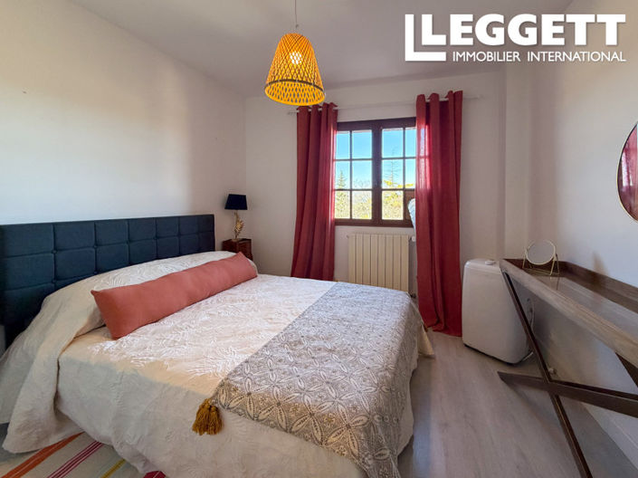 Image No.8-4 Bed House for sale