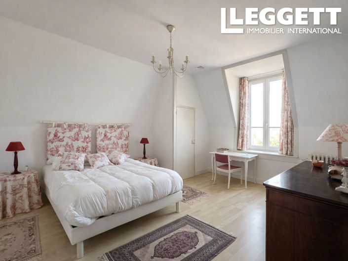 Image No.7-7 Bed House for sale