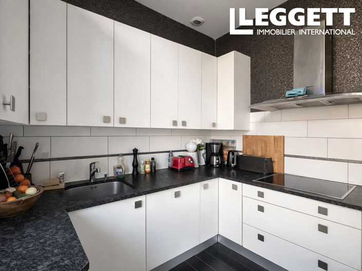 Image No.8-7 Bed House for sale