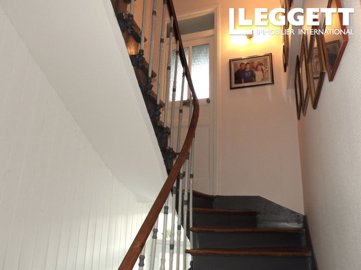 Image No.8-6 Bed House for sale