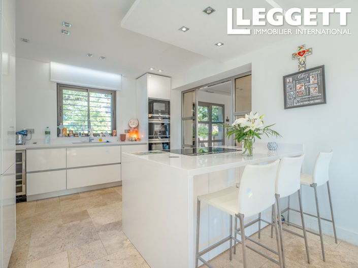 Image No.9-5 Bed House for sale