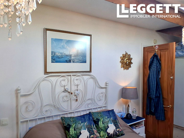 Image No.8-5 Bed House for sale