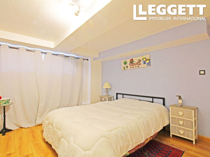 Image No.5-6 Bed House for sale