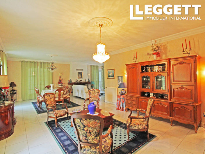 Image No.6-6 Bed House for sale