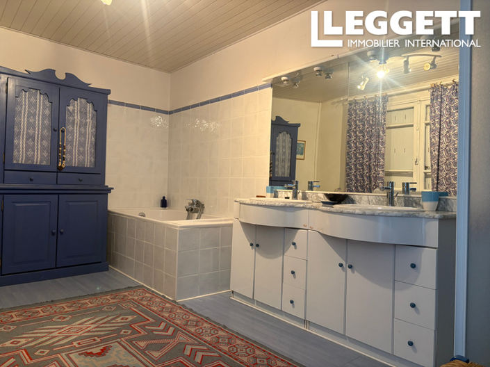 Image No.9-6 Bed House for sale