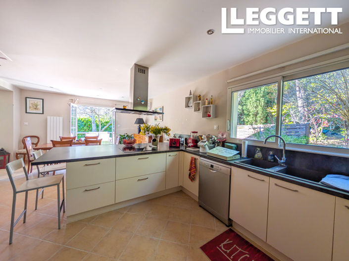 Image No.6-5 Bed House for sale