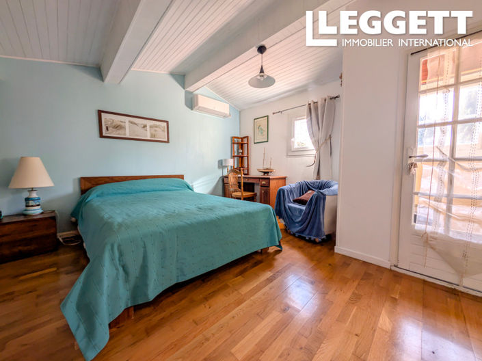 Image No.8-5 Bed House for sale