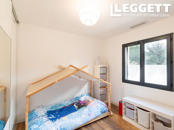 Image No.8-4 Bed House for sale