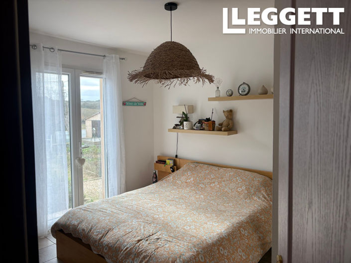 Image No.8-5 Bed House for sale