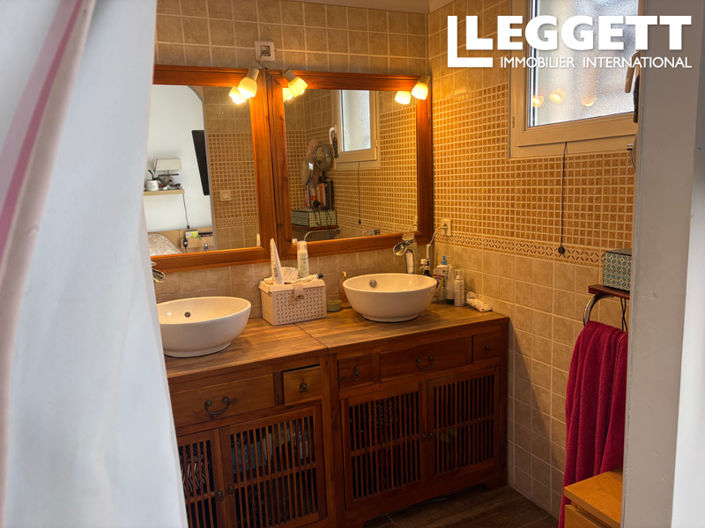 Image No.9-5 Bed House for sale