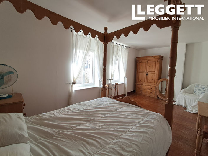 Image No.6-6 Bed House for sale