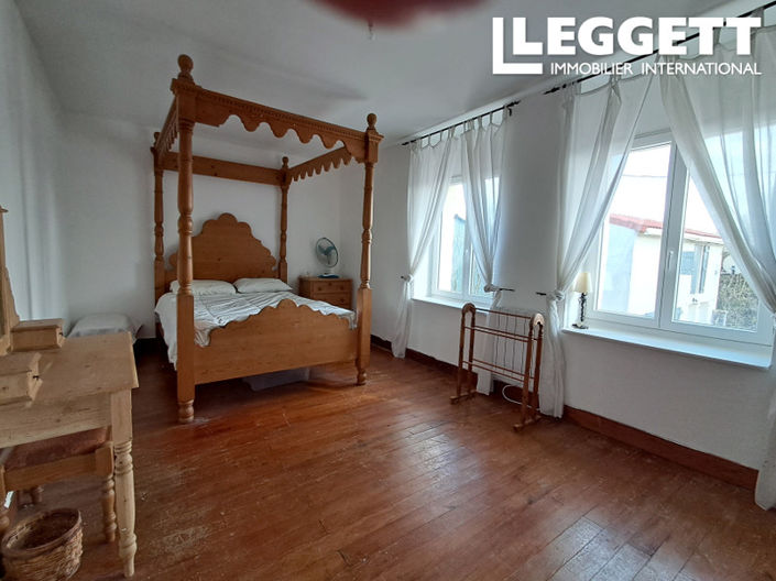 Image No.7-6 Bed House for sale