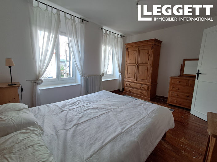 Image No.8-6 Bed House for sale