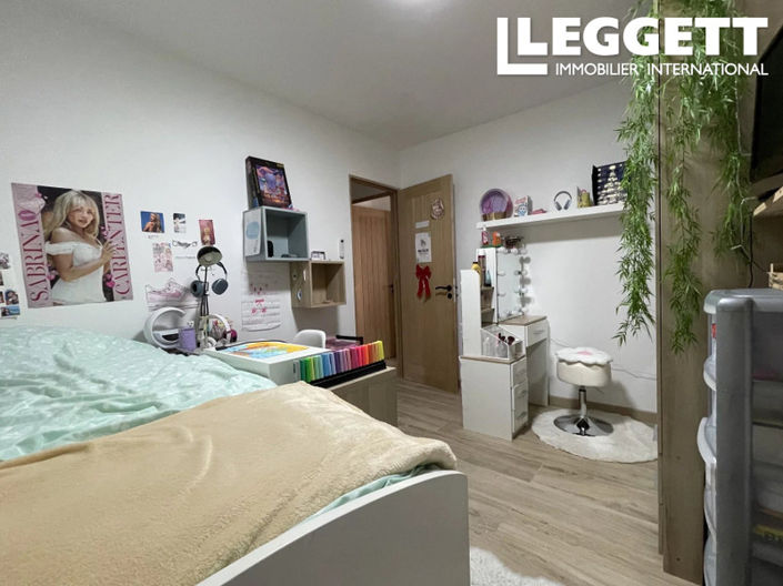 Image No.6-4 Bed House for sale