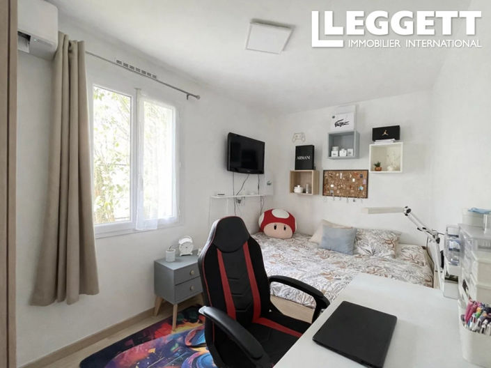 Image No.8-4 Bed House for sale