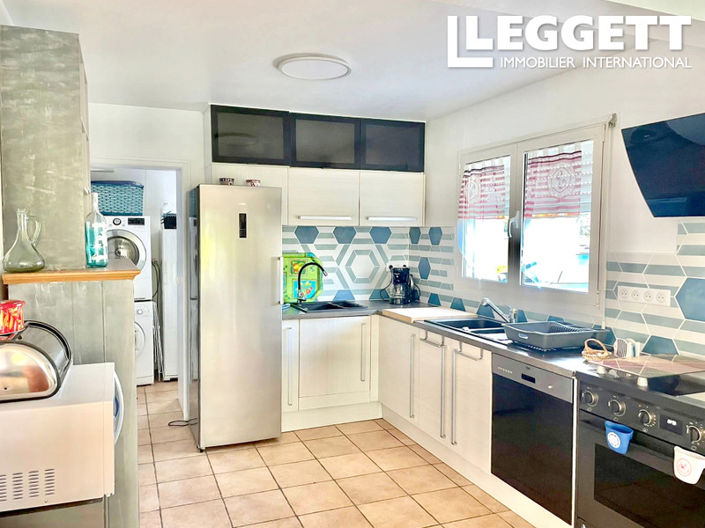 Image No.4-10 Bed House for sale