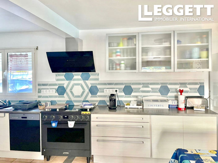 Image No.5-10 Bed House for sale