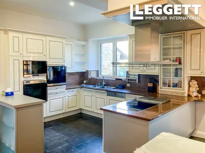 Image No.8-9 Bed House for sale