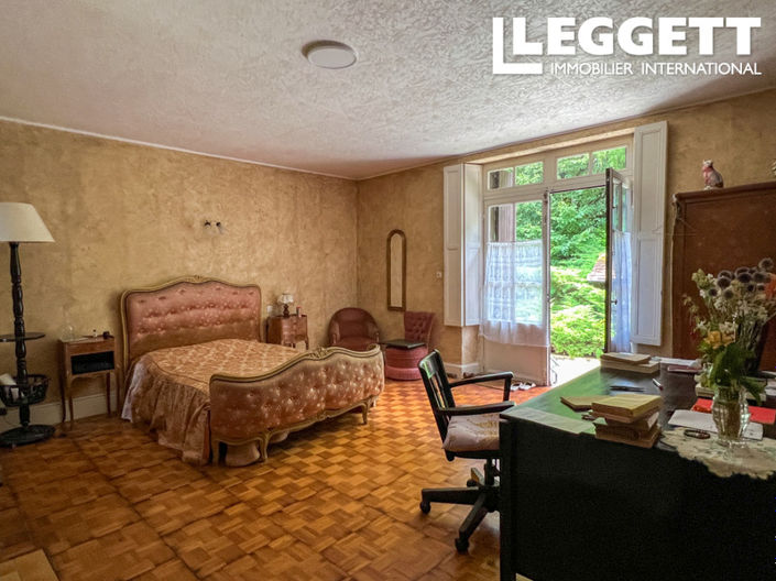 Image No.9-6 Bed House for sale