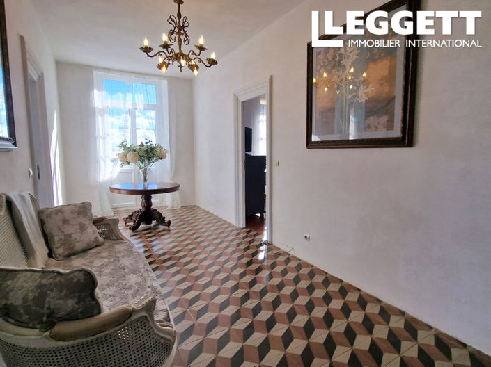 Image No.8-5 Bed House for sale