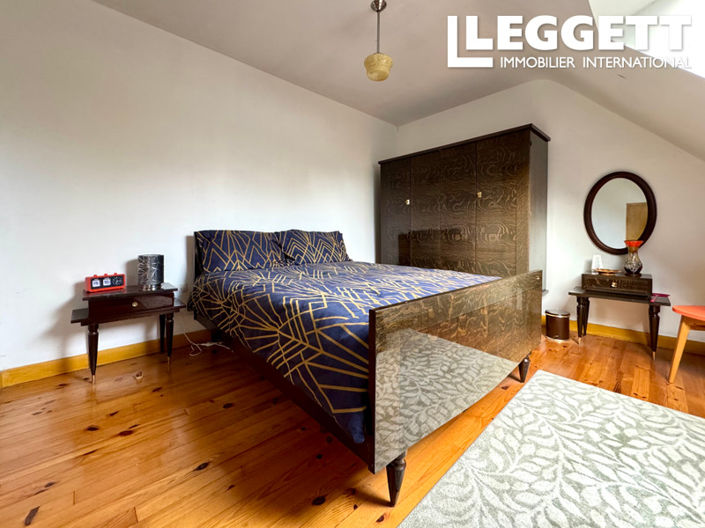 Image No.8-5 Bed House for sale