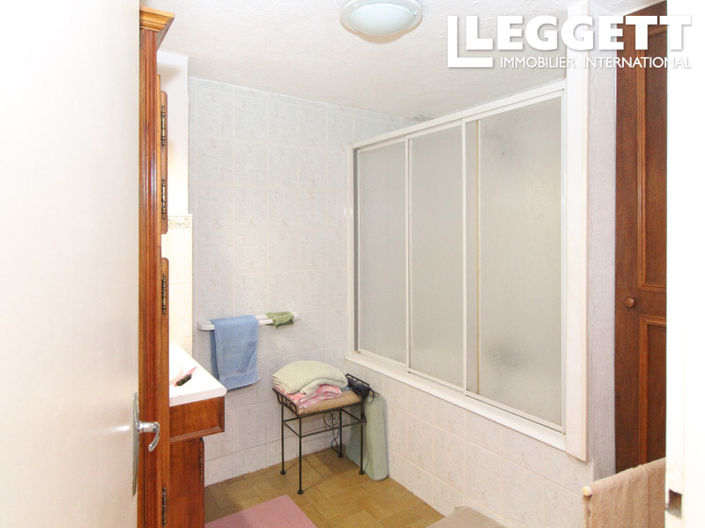 Image No.6-5 Bed House for sale